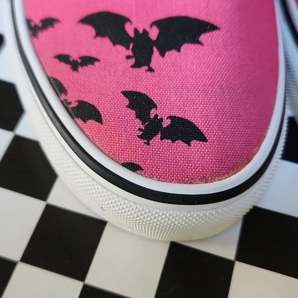 Warped Tour RARE bats Slip on Vans Size 7.5 Women's Men's 6 - Picture 10 of 16